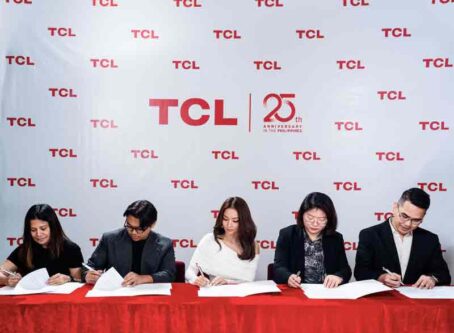 (L-R): Lulu Romero, Kathryn's co-manager; Francis Kalayaan A. Vidanes of VCM The Celebrity Source; Kathryn Bernardo, Shae Xiaoling Yu, TCL Deputy Marketing Director; and Joseph Cernitchez, TCL Brand Manager during the contract signing.