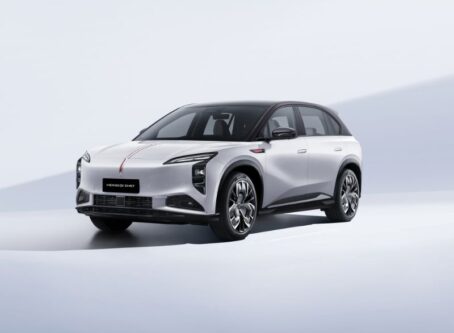 Hongqi’s All-New All-Electric SUV, the EHS7, is ready to blend luxury, performance, and safety in one sustainable vehicle.