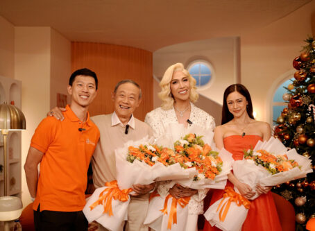 Vincent Lee, Head of Shopee Philippines, together with Shopee Brand Ambassadors