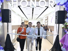 SM Megamall's Assistant Mall Manager Isabella Manjon with HONOR Philippines' Go-To-Market Director Steven Yan and Vice President Stephen Cheng.