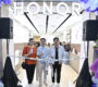 SM Megamall's Assistant Mall Manager Isabella Manjon with HONOR Philippines' Go-To-Market Director Steven Yan and Vice President Stephen Cheng.